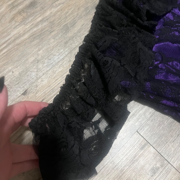 Purple Lace off shoulder corset - Picture 3 of 6